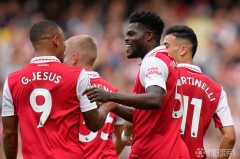 皇马曼联争夺梅努：梅努转会传闻引爆足球圈