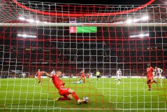 点球大战风云：弗里克、哈维、亚马尔演绎足球传奇